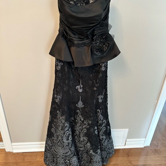 Black strapless ballgown with mermaid bottom. Super high end. - Picture 6 of 6